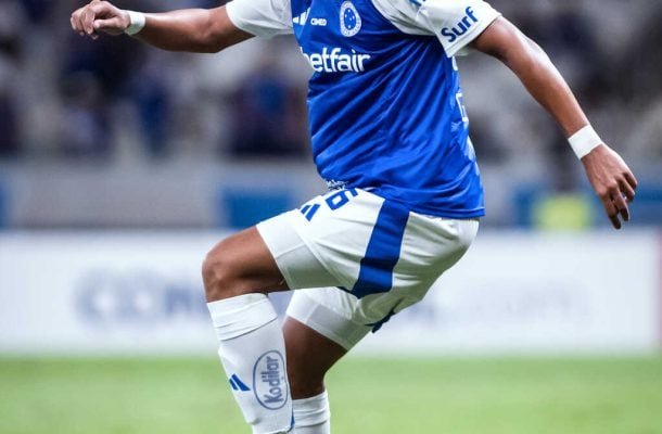 KAUÃ PRATES - A mais grata surpresa do jogo, mostrando muita qualidade técnica e aparecendo com eficiência no ataque, finalizando duas vezes com extremo perigo. NOTA 7,5. Foto:  Gustavo Aleixo/Cruzeiro