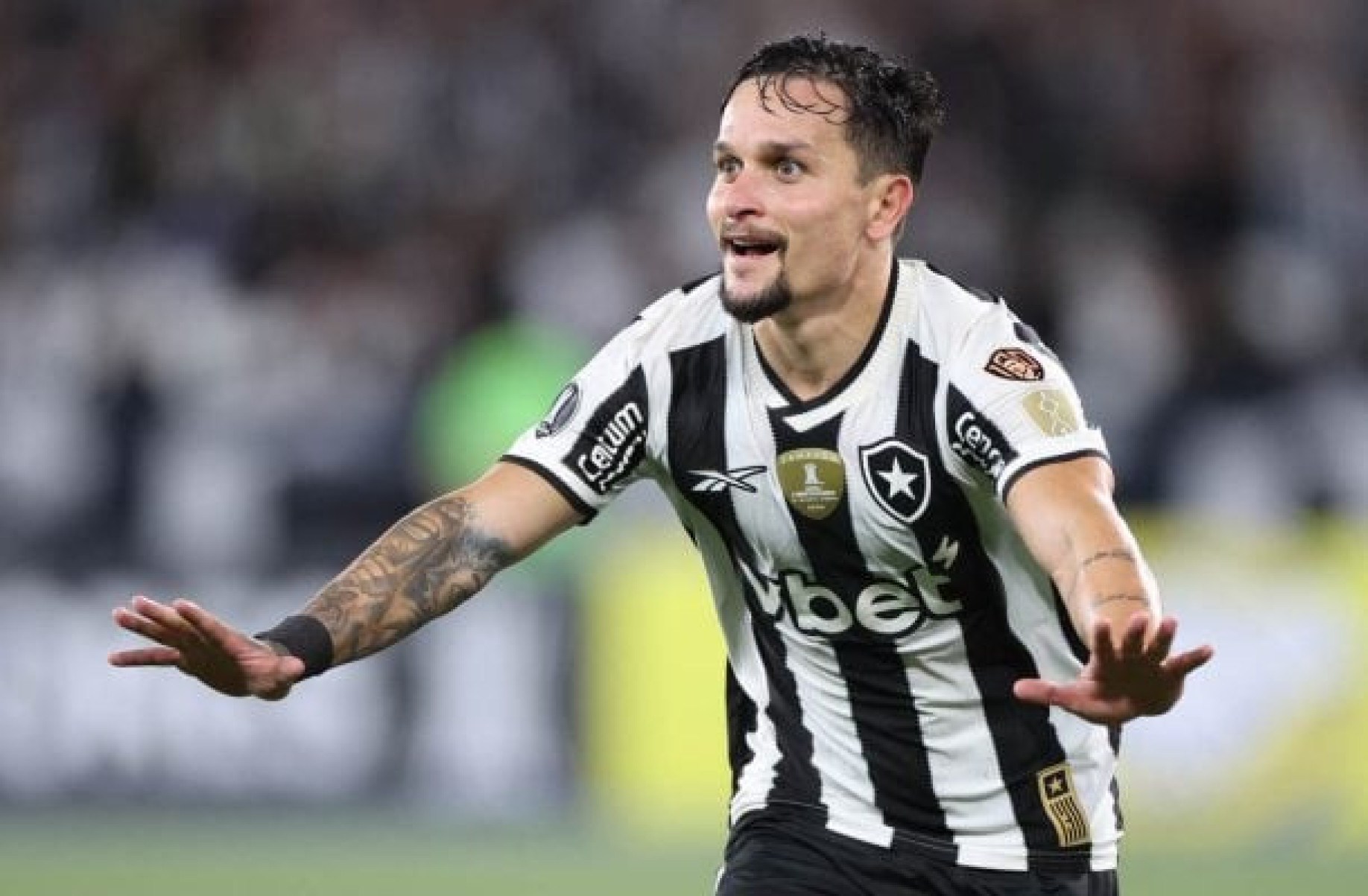 Botafogo bate Estudiantes e segue vivo para última rodada da Libertadores