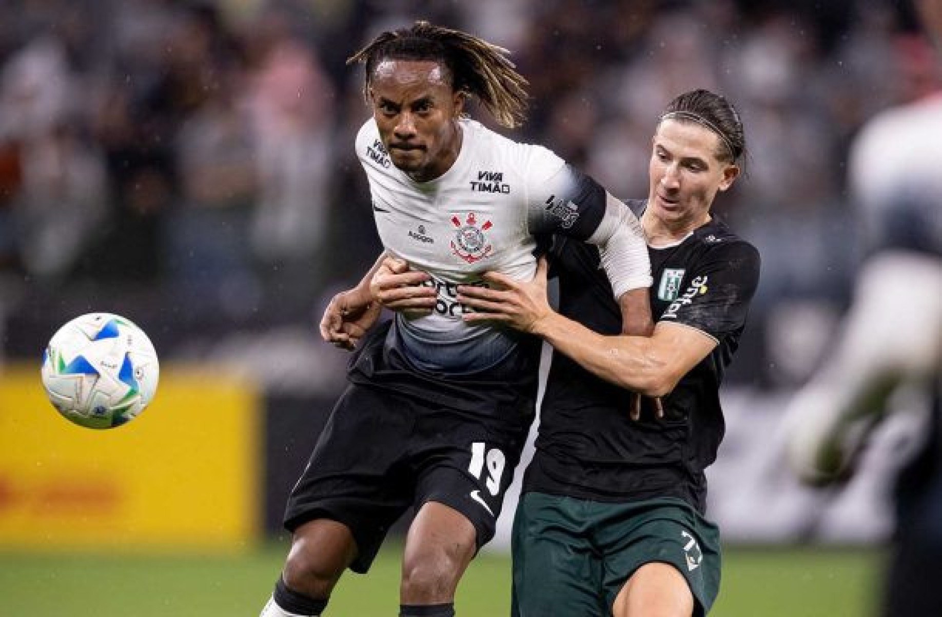 Diante do Corinthians, Racing uruguaio busca feito inédito