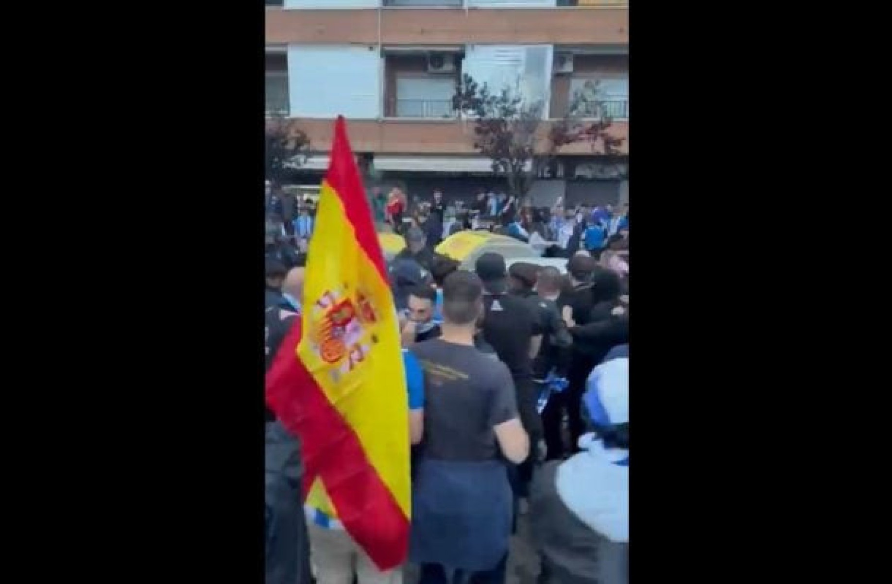 Carro atropela torcedores do Espanyol antes de clássico contra o Barcelona