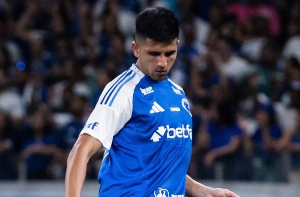 GAMARRA - Entrou no lugar de Villalba no intervalo e foi claramente inferior ao titular, tanto ao sair com a bolacomo no posicionamento. Por sorte, o Palestino foi pouco intenso na etapa final. NOTA 5,5. Foto: Gustavo Aleixo/Cruzeiro