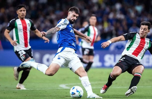 LAUTARO DÍAZ - Muito mal no comando do ataque. Chegou a atrapalhar os companheiros. Nenhum cacoete para jogar como 9, melhor ficar mesmo como homem de chegada na área. NOTA 3,0. Foto:Gustavo Aleixo/Cruzeiro