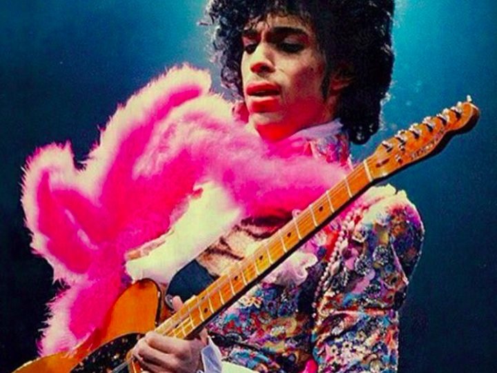 Prince continuou a produzir mÃºsica atÃ© sua morte, em 21 de abril de 2016, aos 57 anos, devido a uma overdose acidental de fentanil. 