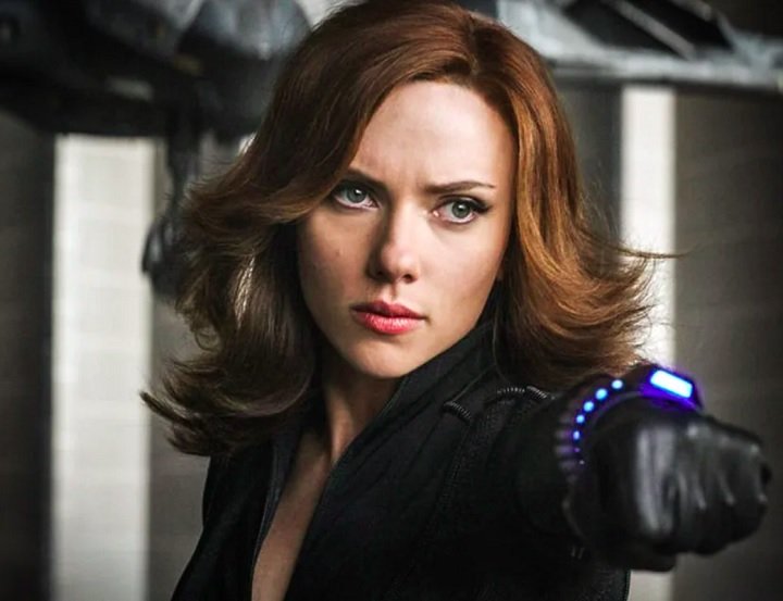 Scarlett Johansson (22 de novembro de 1984) - Atriz de enorme destaque em Hollywood, sobretudo por sua interpretação de Viúva Negra, da Marvel. Atuou também em filmes como "Encontros e Desencontros", "Match Point", "Barcelona" e "Vicky, Christina"
