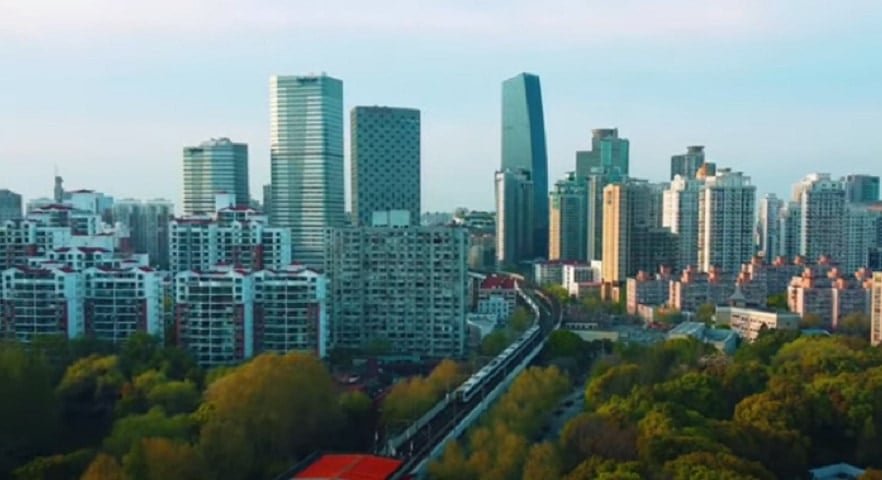 A China é mais um país com mais de dois milênios de existência, já que se tornou independente em 221 A.C. Além disso, é um dos países mais populosos do mundo com mais de 1,4 bilhão  de habitantes.