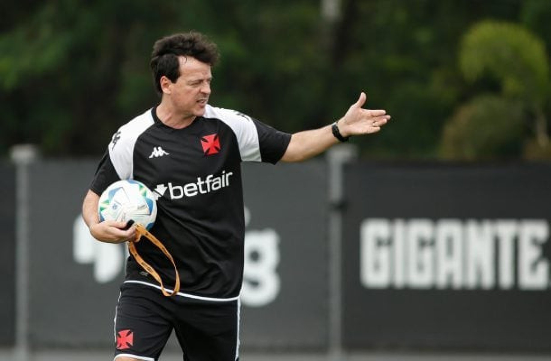 Ex-jogador faz ressalva sobre Diniz nos clubes: ‘Torcedor fica feliz quando ele chega e quando sai’ Ex-jogador faz ressalva sobre Diniz nos clubes: ‘Torcedor fica feliz quando ele chega e quando sai’