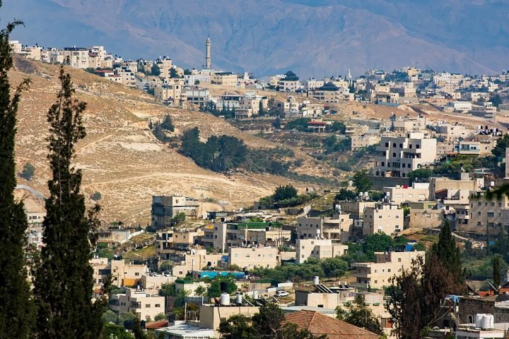 Após a Segunda Guerra Mundial e a criação do Estado de Israel em 1948, Jerusalém tornou-se um ponto central de disputa entre israelenses e palestinos. 