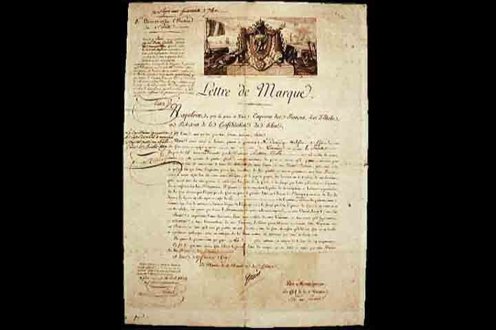 Corsários eram legalizados, pois recebiam uma "carta de corso" de um governo, autorizando-os a atacar navios inimigos em tempos de guerra. Eles atuavam como agentes do estado, podendo compartilhar os lucros com o governo.