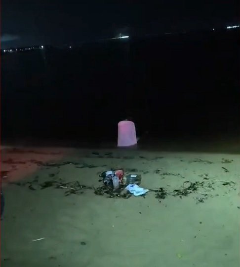 A Guarda Municipal tentou abordá-la, mas optou por não intervir diretamente, respeitando a possibilidade de um contexto religioso. O caso aconteceu no dia 20/04/2025.