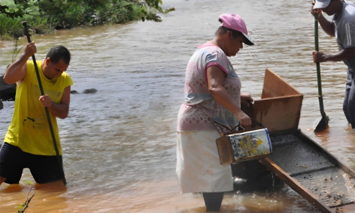 Faiscadores do Rio Doce antes do rompimento da Barragem do Fundão, em 2015