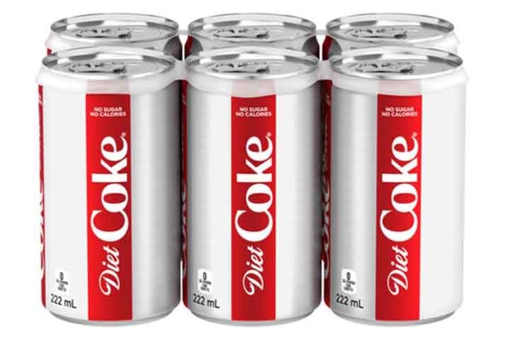 Os refrigerantes, tanto os tradicionais quanto os zeros, são produtos ultraprocessados que contêm corantes, conservantes, aromas sintéticos e gás carbônico. Mesmo sem o açúcar refinado das versões originais, eles são adoçados com substitutos como aspartame e stevia.