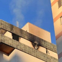 Incêndio atinge cobertura no bairro Funcionários, em BH - Edésio Ferreira/EM/D.A. Press