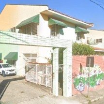 Homem ameaça guarda e enfermeiros com arma em centro de saúde de BH - Reprodução/Google Street View