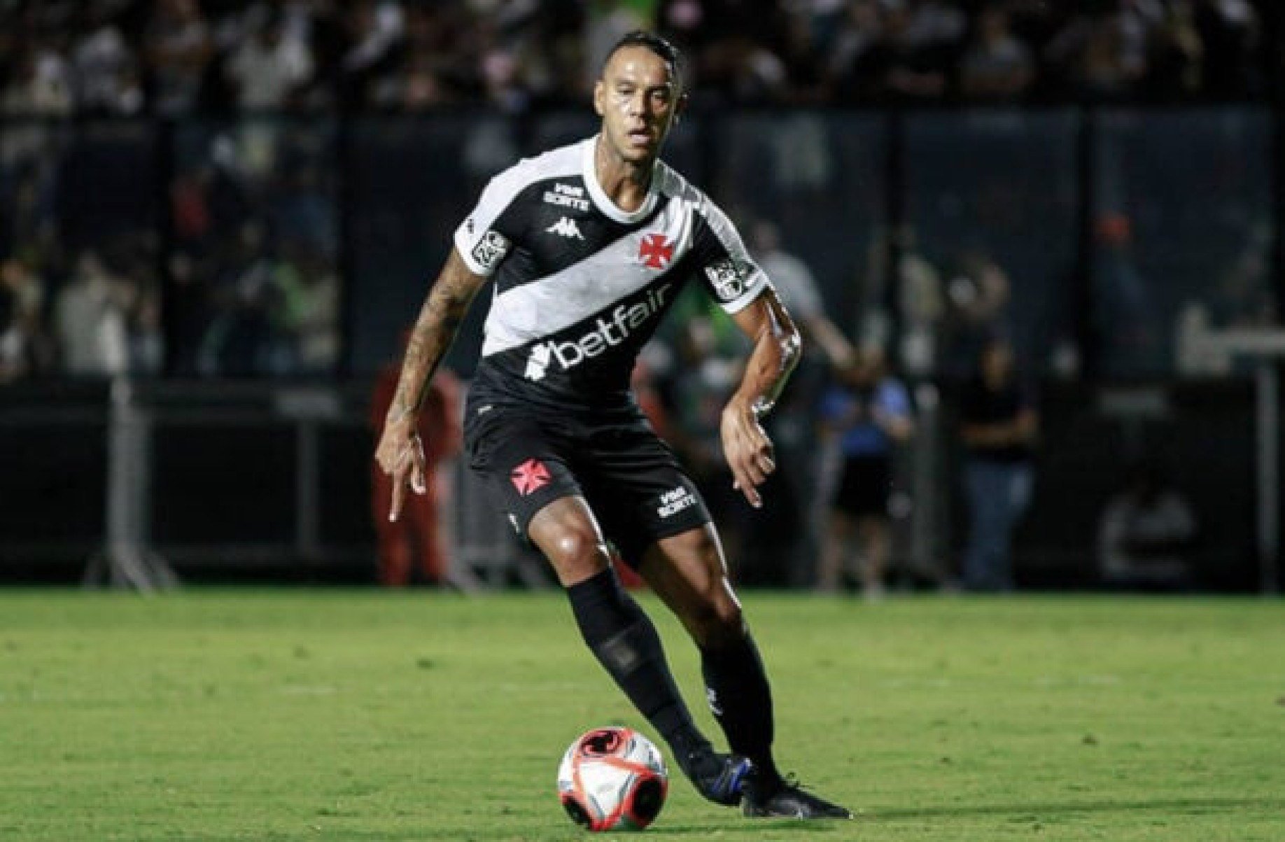 Fora dos planos, Souza está próximo de rescindir com o Vasco