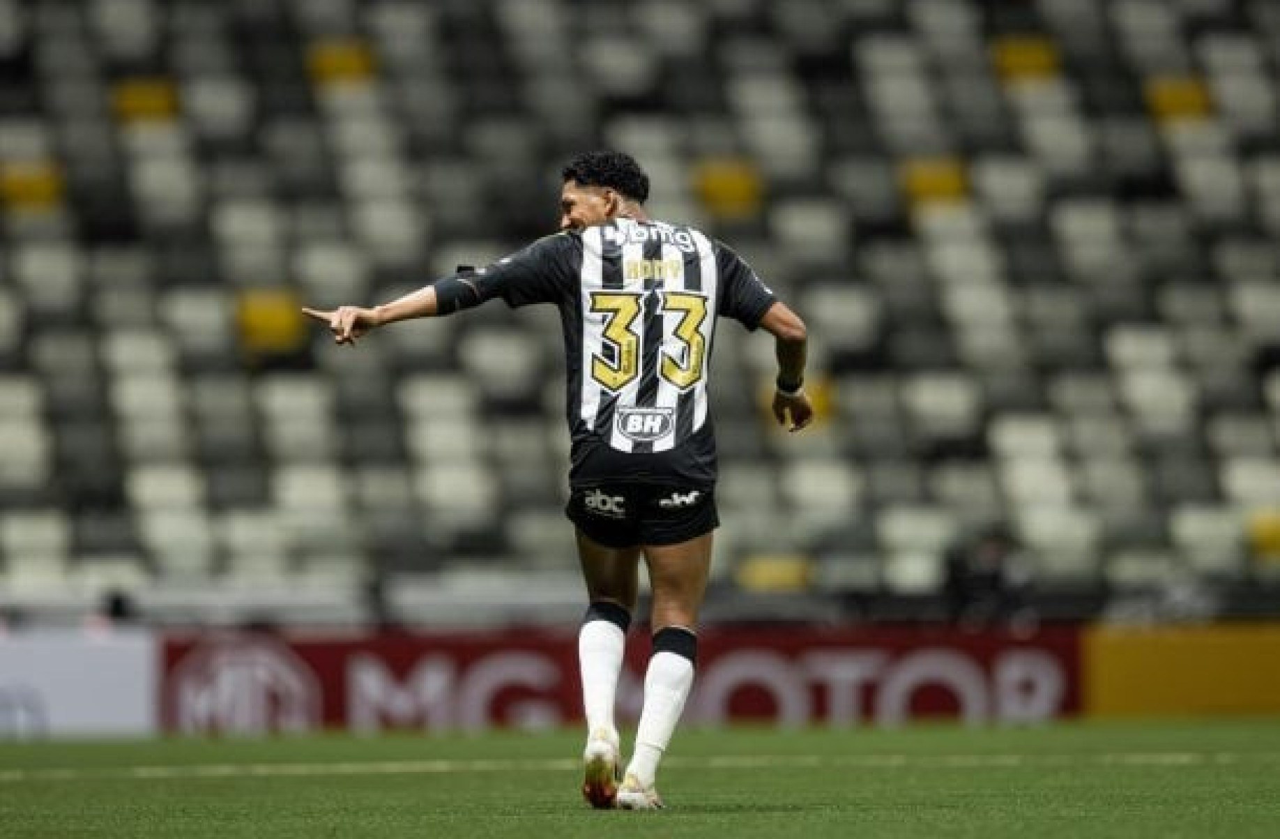 Rony destaca tranquilidade do Atlético com vitória e já projeta clássico contra o Cruzeiro