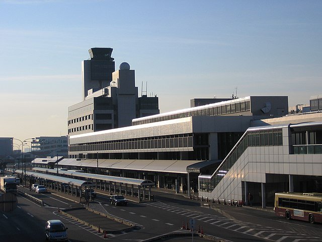 Na época, o objetivo era desafogar o aeroporto de Osaka (foto), muito congestionado. 