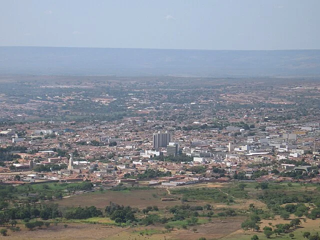 É a segunda maior cidade do Ceará, com uma população de cerca de 300 mil habitantes, segundo o Censo mais recente. 