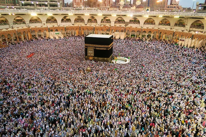 O islamismo é a segunda maior religião do mundo, com cerca de 1,8 milhão de adeptos, o que representa aproximadamente 25% da população mundial. O catolicismo, com 30%, é a maior. 