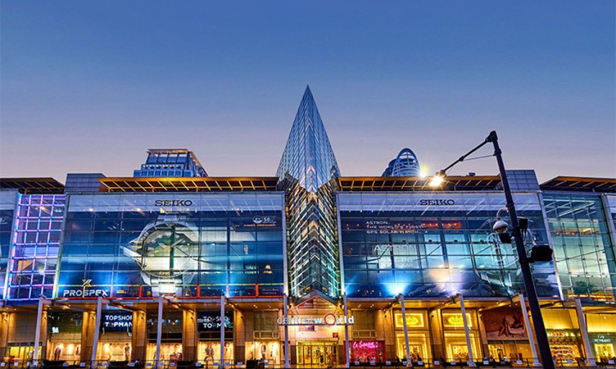 CentralWorld (Bangkok, Tail&acirc;ndia) &mdash; O empreendimento come&ccedil;ou a funcionar em 2006, mas, quatro anos depois, um inc&ecirc;ndio interrompeu seu funcionamento. A reforma foi conclu&iacute;da em 2012 -  (crédito: site Central World)