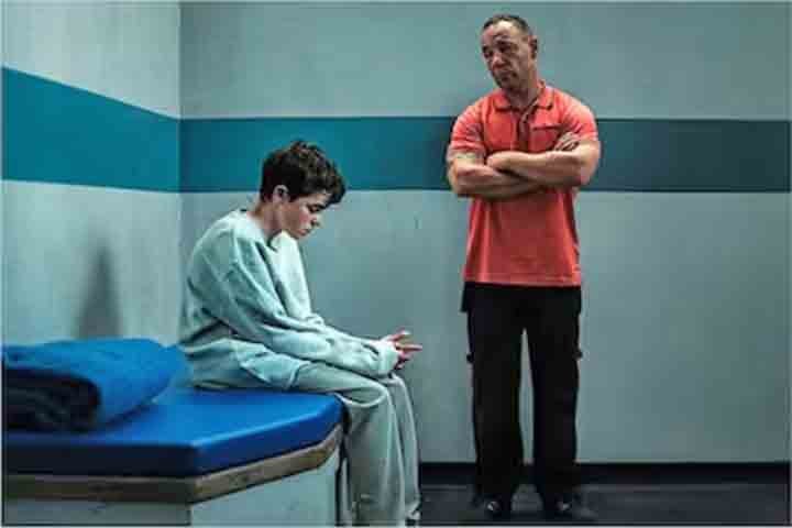 Percebendo que Cooper não estava conseguindo se emocionar como esperado, Graham adotou uma estratégia inusitada: sussurrou para o jovem que ele nunca mais veria sua família. O impacto emocional da declaração ajudou Cooper a se conectar com a cena, tornando-a ainda mais realista.