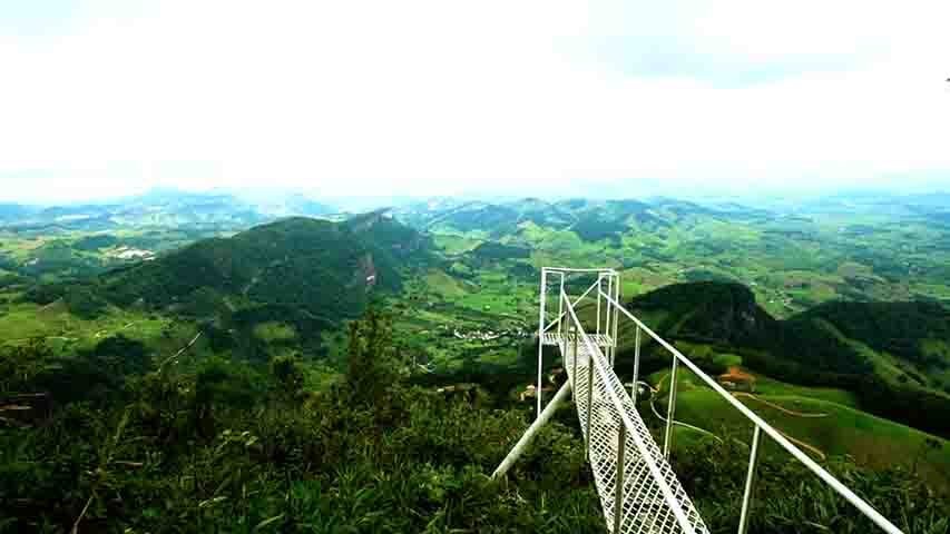 Com um pouco de sorte, o visitante encontra o local silencioso, ideal para meditação e, claro, contato profundo com a natureza.
