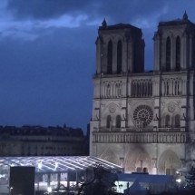 Uma das mais antigas catedrais góticas do mundo, Notre-Dame ressurgiu das cinzas apos incêndio - reprodução/tv globo