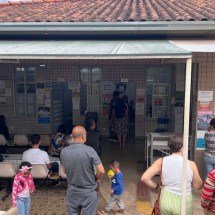 Com filas de espera, postos de BH têm alta procura por vacinas - Ed&eacute;sio Ferreira/EM/D.A Press
