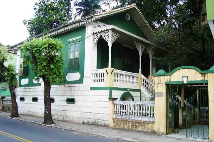 Por fim, a charmosa Casa dos Braga, onde nasceu Rubem Braga, conserva o espírito do cronista. Transformada em espaço cultural, abriga exposições, saraus e debates.