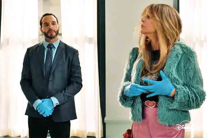 Impressionados com seu talento, os superiores da polícia decidem contratá-la como consultora da equipe de crimes graves, formando uma dupla improvável ao lado do experiente e metódico detetive Karadec.