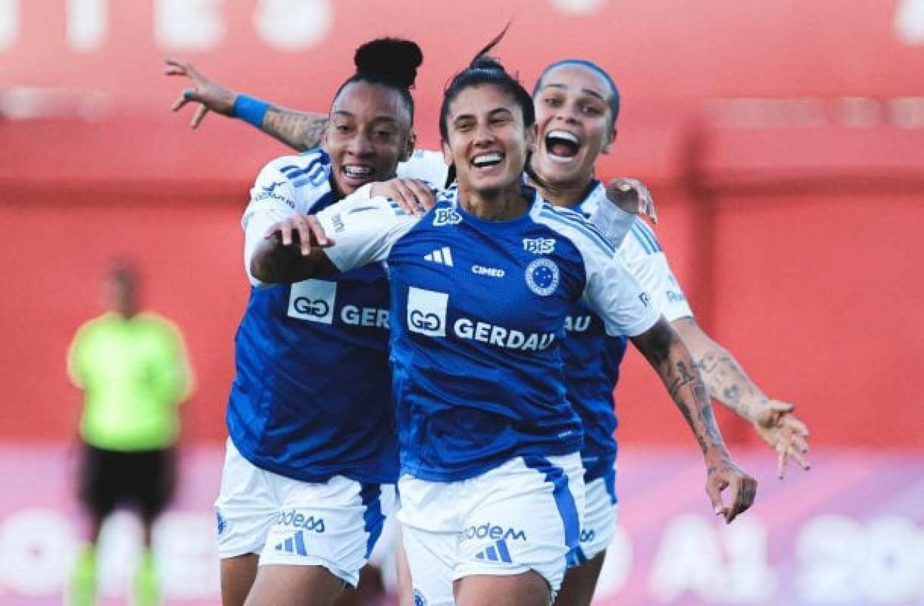 Cruzeiro vence e dispara na ponta do BR Feminino