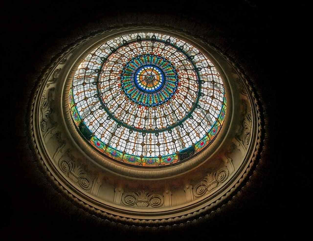 AtravÃ©s de abordagens inovadoras, como as vistas zenitais, os arquitetos podem transformar edificaÃ§Ãµes em experiÃªncias sensoriais completas.