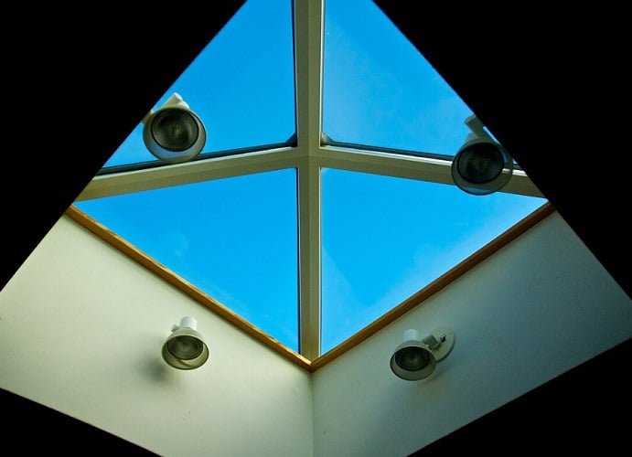 Quando utilizadas de maneira estratÃ©gica, elas ajudam a criar uma atmosfera mais fresca e confortÃ¡vel, permitindo a circulaÃ§Ã£o de ar e dissipando o calor.