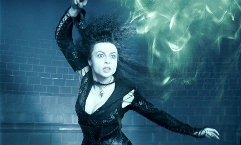 Outra das "Maldições Imperdoáveis", o Crucio (ou Maldição Cruciatus) é extremamente doloroso para quem o recebe. Quem gosta muito de aplicar essa tortura é Bellatrix Lestrange. 