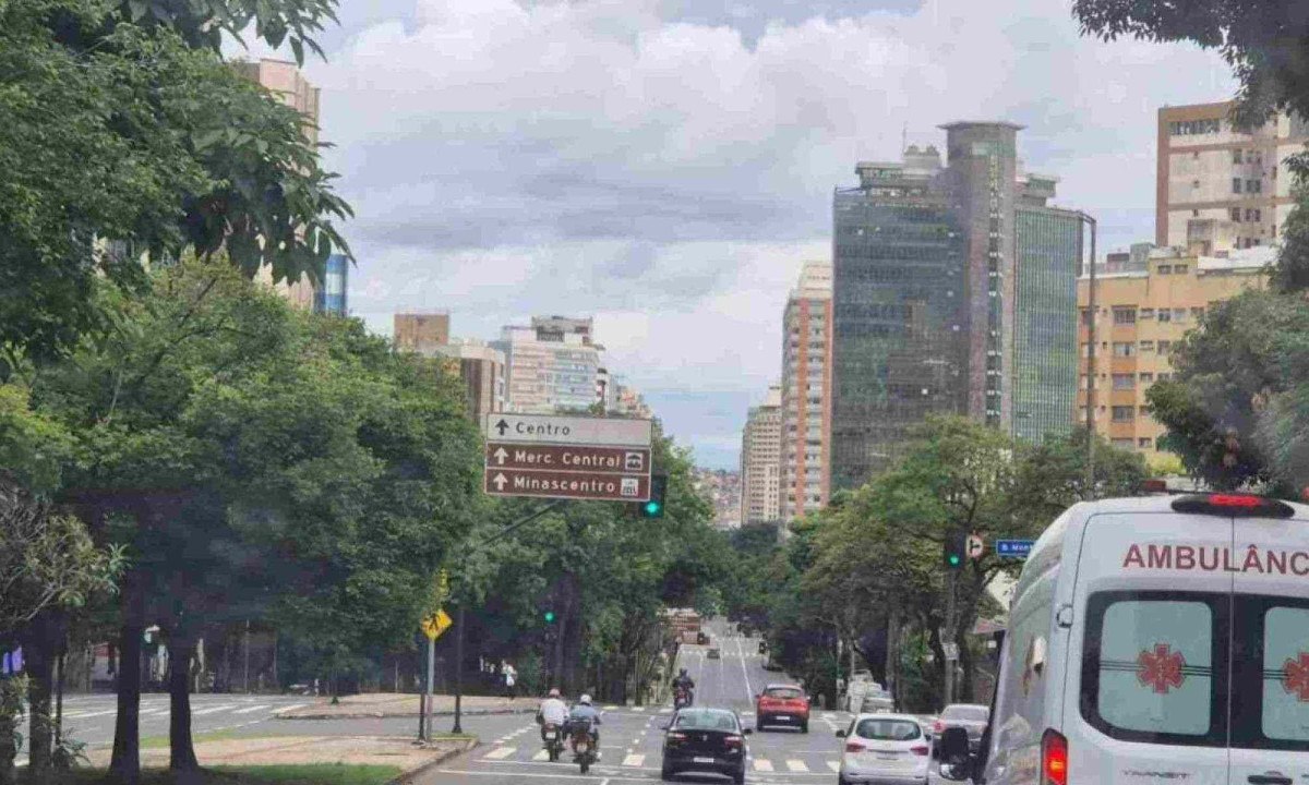Tomemos como exemplo uma das vacas sagradas da legislação urbana predominante no país: os afastamentos frontais e laterais que os prédios precisam observar em relação ao próprio terreno - (crédito: Jair Amaral/EM/D.A Press) Tomemos como exemplo uma das vacas sagradas da legislação urbana predominante no país: os afastamentos frontais e laterais que os prédios precisam observar em relação ao próprio terreno - (crédito: Jair Amaral/EM/D.A Press)