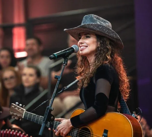 Rápida no gatilho: Paula Fernandes fez música-tema de novela em apenas uma hora - Reprodução/Instagram @paulafernandes