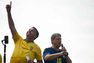 Ciúme e medo de traição no ninho bolsonarista