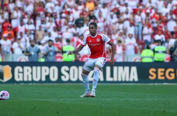 LUIS OTÁVIO: Entrou no final da partida. SEM NOTA Foto: Ricardo Duarte / Internacional