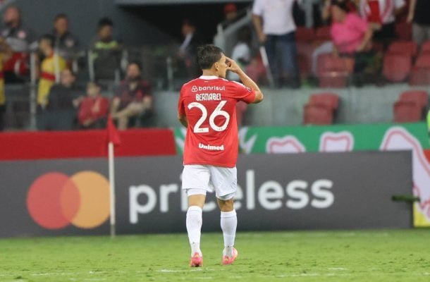 BERNABÉI: Falhou no gol do Mirassol, afinal, não acompanhou Jemmes e permitiu a finalização do adversário sozinho na pequena área. NOTA: 4,0.  Foto: Ricardo Duarte/Internacional