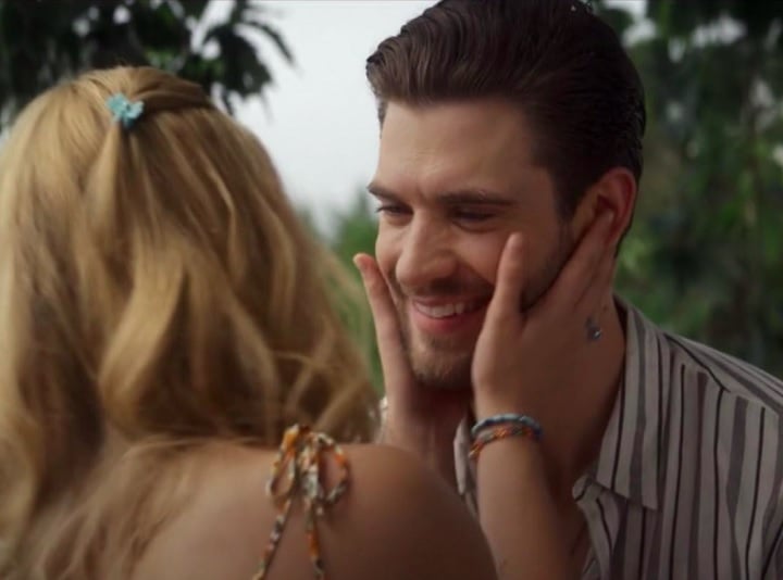 Depois, o ator emendou participação em três filmes. No primeiro, lançado em 2022, interpreta Jake na comédia romântica "Como Seria se...?".