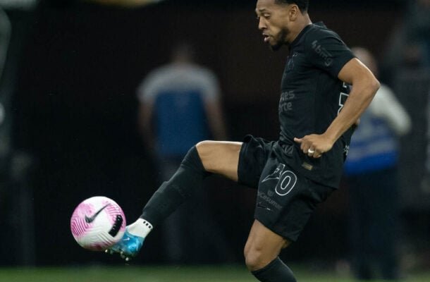 JOSÉ MARTÍNEZ – Atuou de forma burocrática no meio-campo no primeiro tempo. No segundo, passou a se lançar mais pela direita e flutuar como um autêntico meia-armador. Virou uma boa opção ofensiva. E foi dele o cruzamento para o gol de Yuri Alberto NOTA 7,0. Foto: Rodrigo Coca/Agência Corinthians