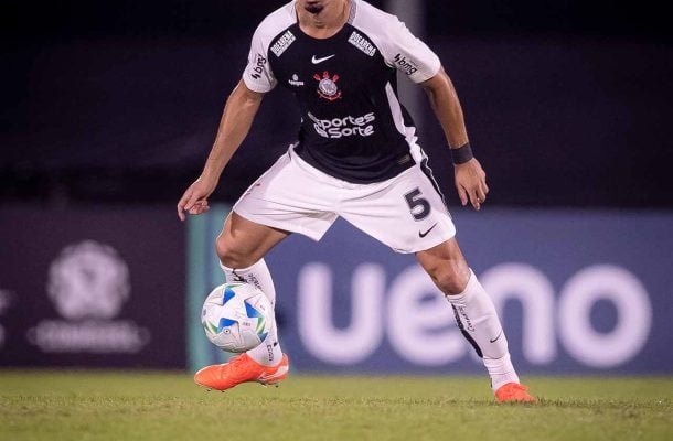 RAMALHO – Pouca confiança no combate direto e deixando espaços no jogo aéreo no primeiro tempo. Felizmente, o Santos não aproveitou. Mas foi muito bem na etapa final, anulou tudo o que o Santos tentou. NOTA 6,5. Foto: Rodrigo Coca/Agência Corinthians