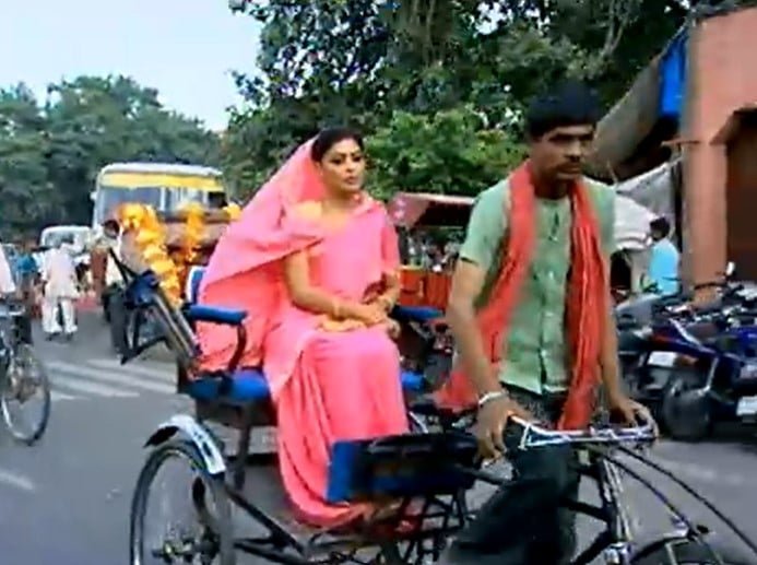 O riquixá também fez parte da novela "Caminho das Índias", da Rede Globo, escrita pela autora Glória Perez. Ao longo das gravações, alguns atores da novela se locomoveram no país a bordo deste veículo tão tradicional. 