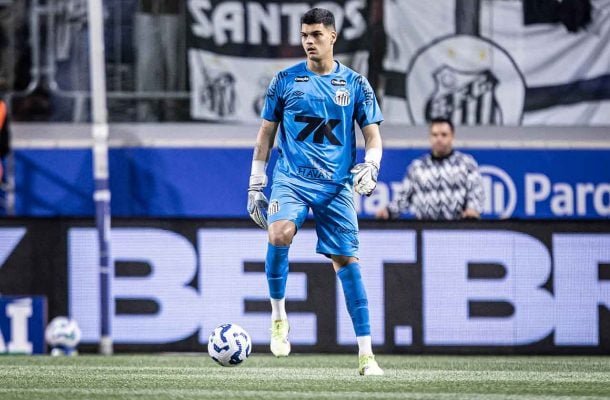 GABRIEL BRAZÃO - Fez intervenções essenciais no primeiro tempo para evitar que o Corinthians abrisse o placar e não teve culpa no gol do rival. NOTA 6,5. Foto: Raul Baretta/ Santos FC.