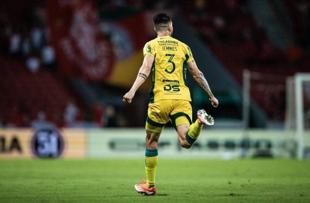 MIRASSOL: Walter foi o grande nome da partida. O goleiro salvou o time paulista de ser derrotado e garantiu um ponto importante no Beira-Rio. Reinaldo e o defensor Jemmes também se destacaram com boas atuações. Foto: Pedro Zacchi/Agência Mirassol
