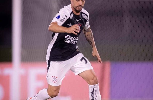 IGOR CORONADO – Com os companheiros de meio pouco criativos, tentou fazer a diferença recuando para armar, mas teve dificuldades para sair da boa marcação do Santos. Cobrou uma falta com muito perigo no primeiro tempo — quase gol do Timão. No segundo tempo, caindo mais pela esquerda, cresceu. NOTA 6,5. Foto: Rodrigo Coca/Agência Corinthians