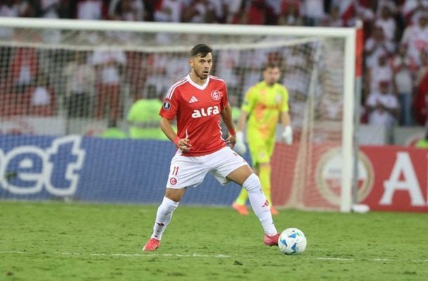 ÓSCAR ROMERO: Entrou e tentou bastante, criou chances, esteve presente nos lances, mas sem muito sucesso. NOTA: 5,5. Foto: - Divulgação / SCI