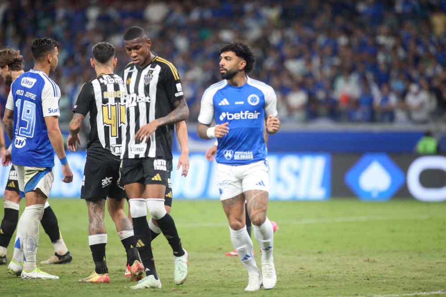 Empate com gosto amargo para o cruzeiro, que buscou o gol o tempo todo