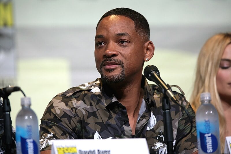 Will Smith (25/09/1968) conquistou o Oscar de Melhor Ator por "King Richard" (2021) e brilhou em "À Procura da Felicidade" (2006) e "Ali" (2001). Tornou-se um astro global com "Um Maluco no Pedaço" e a franquia "Homens de Preto".