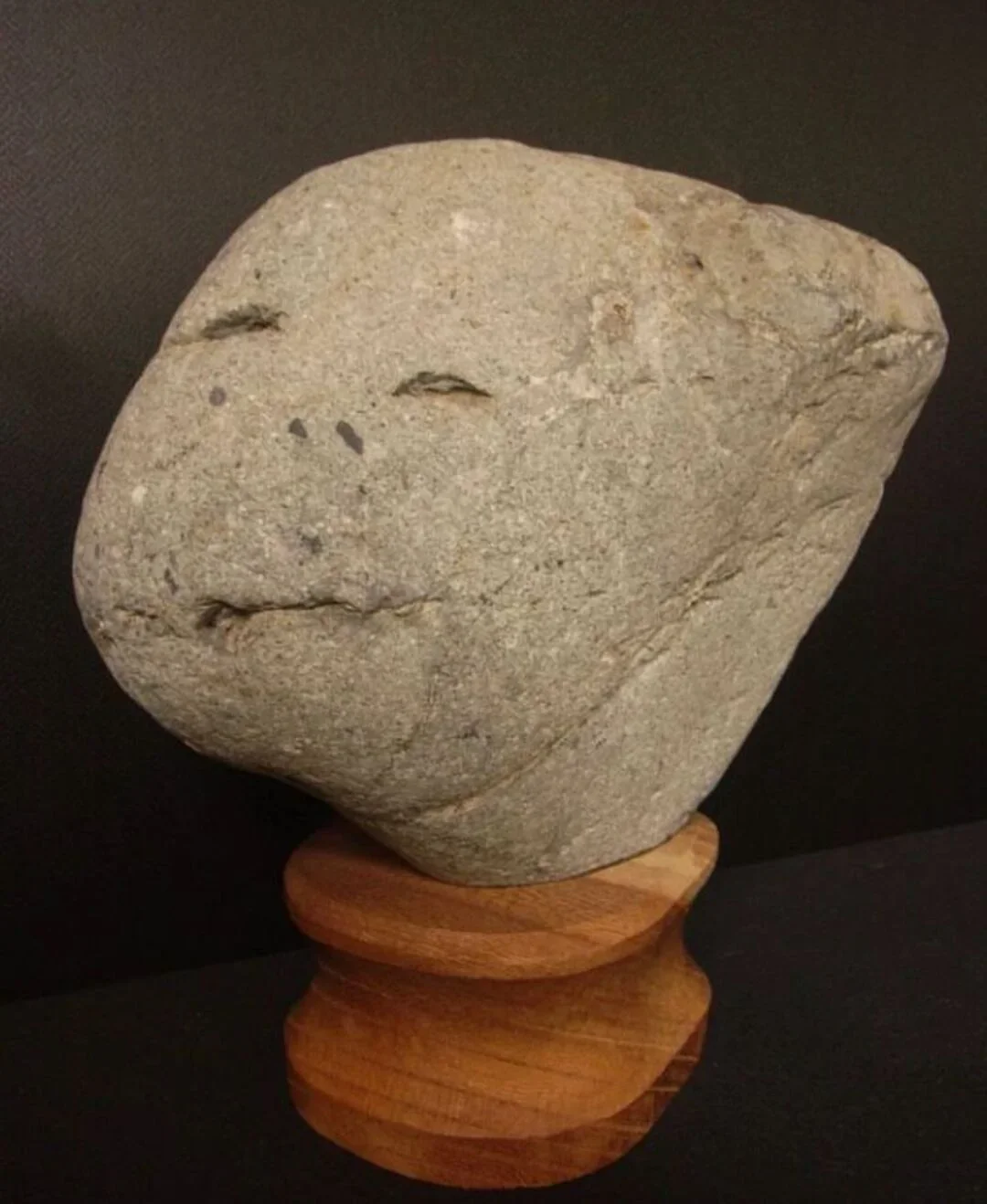 O museu fica dividido em dois andares. No térreo, ficam as pedras mais famosas da coleção, incluindo "O Pensador", "A Princesa" e "O Buda". 