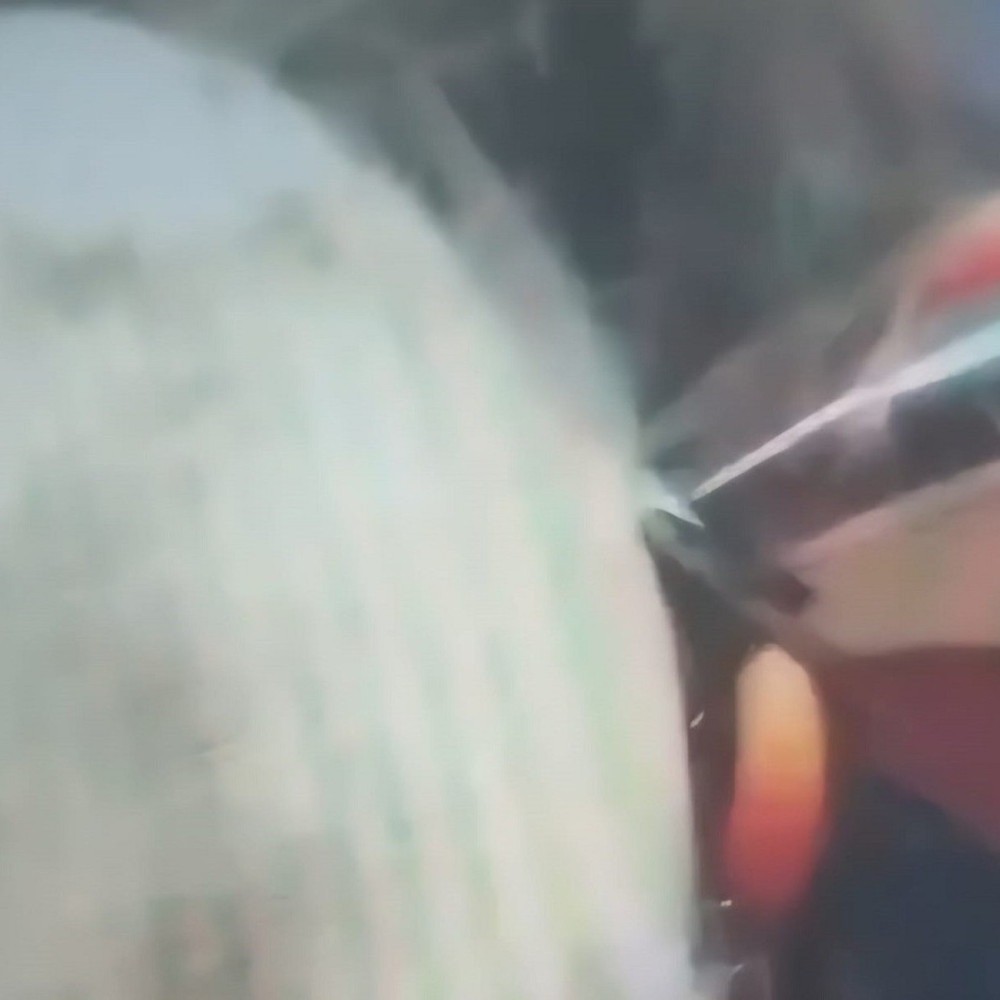 Homem raspa cabelo de ex como vingança, filma e é preso em mg